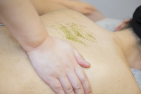 スリランカ政府公認のアーユルヴェーダ施術風景